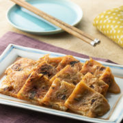 【漬物レシピ】キムチとチーズで旨つまみ！ピリ辛とろ～りチヂミ